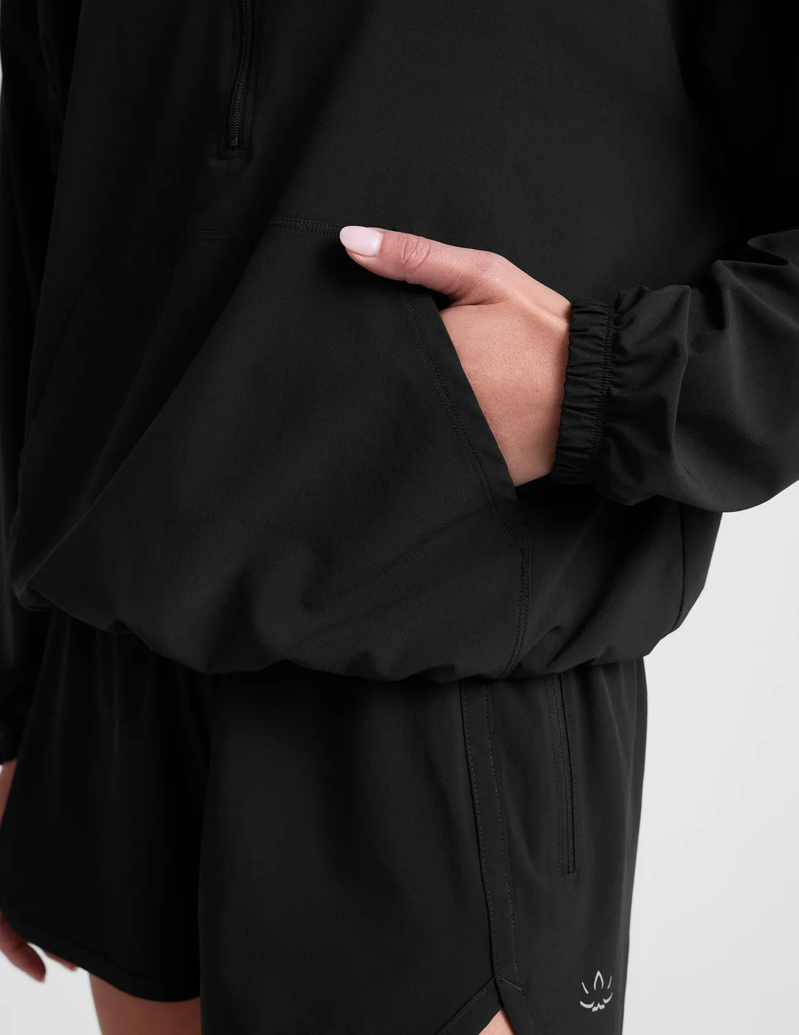 Beyond Yoga Stretch Woven In Stride Half Zip träningströja True Black
