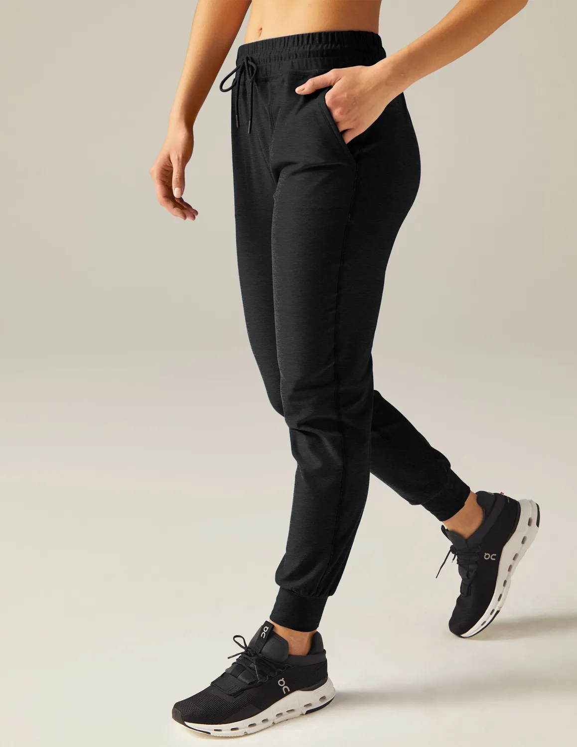 Beyond Yoga Spacedye Commuter Midi Jogger mjukisbyxa svart slim fit