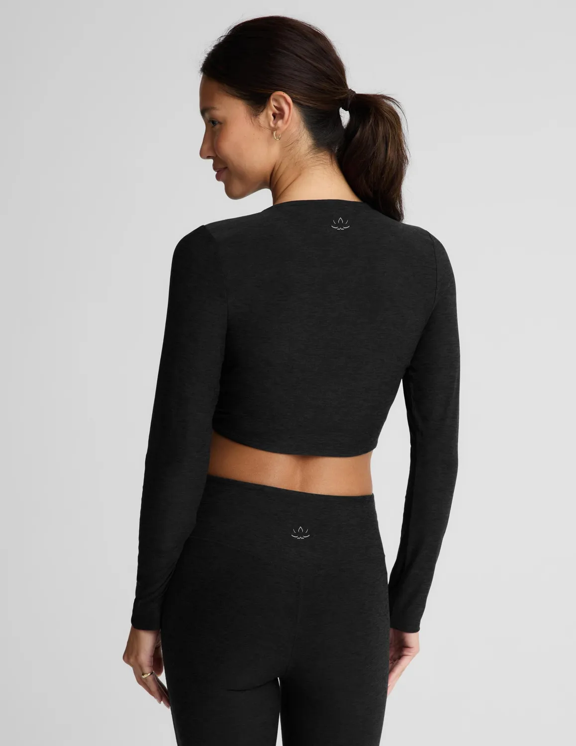 Beyond Yoga Featherweight Plié topp Darkest Night