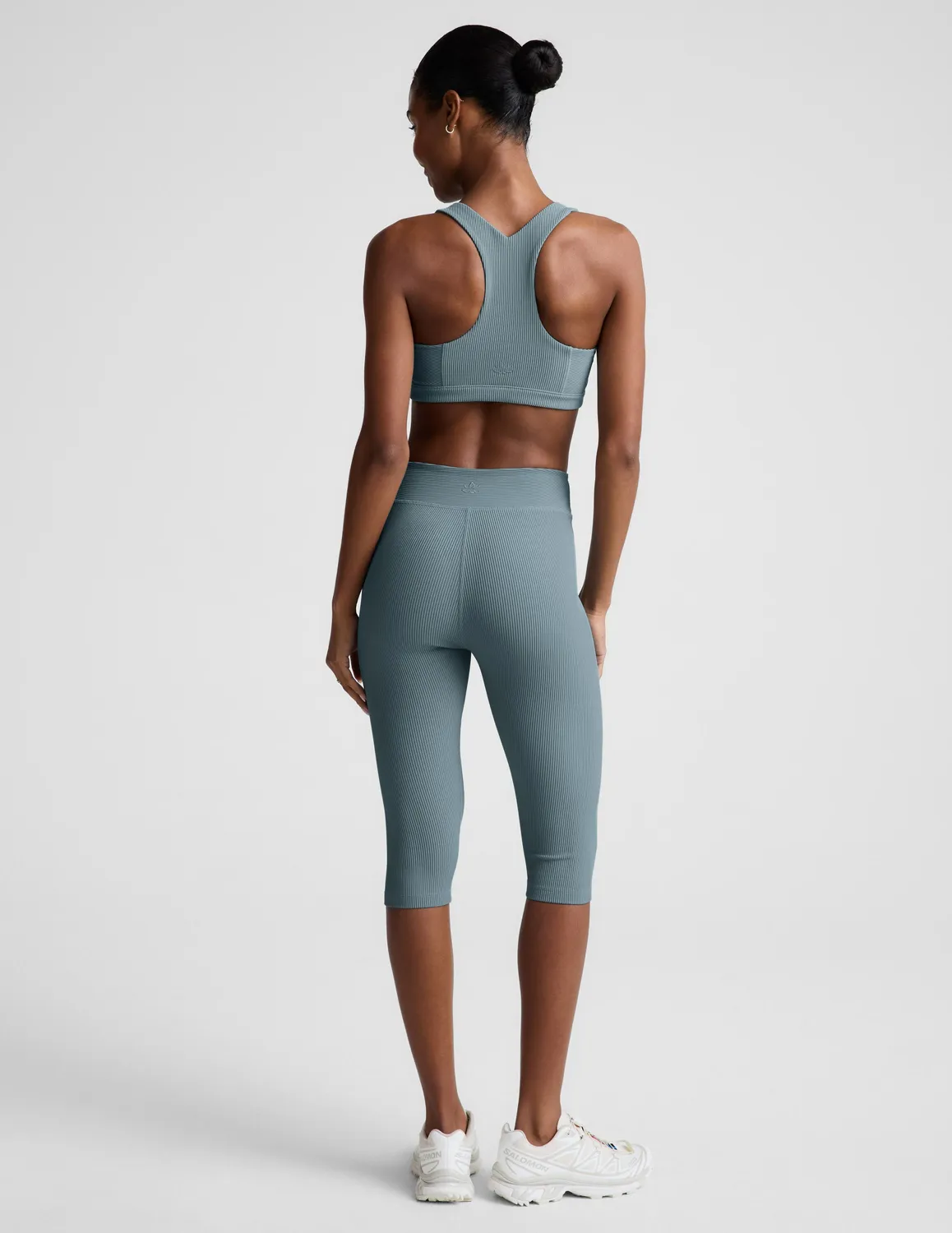Beyond Yoga Impulse Ribbed V-Waist leggings Shaken Blue capri
