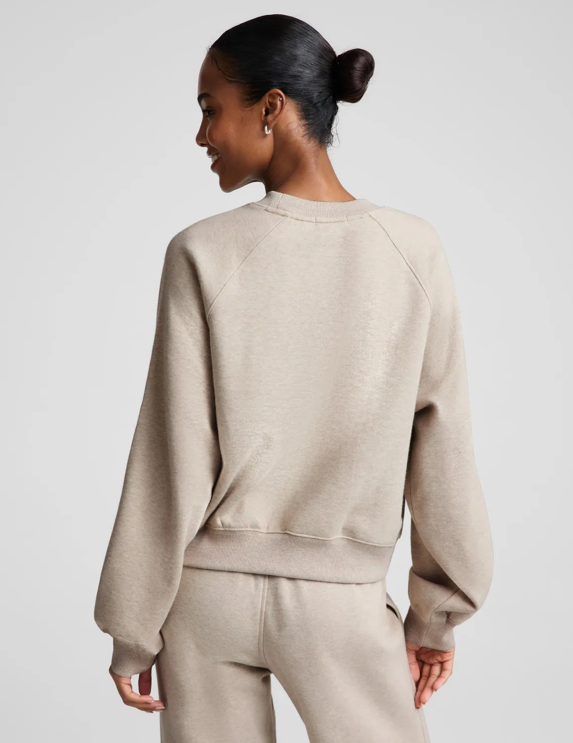Beyond Yoga LuxeFleece 2.0 Raglan Crewneck sweatshirt beige