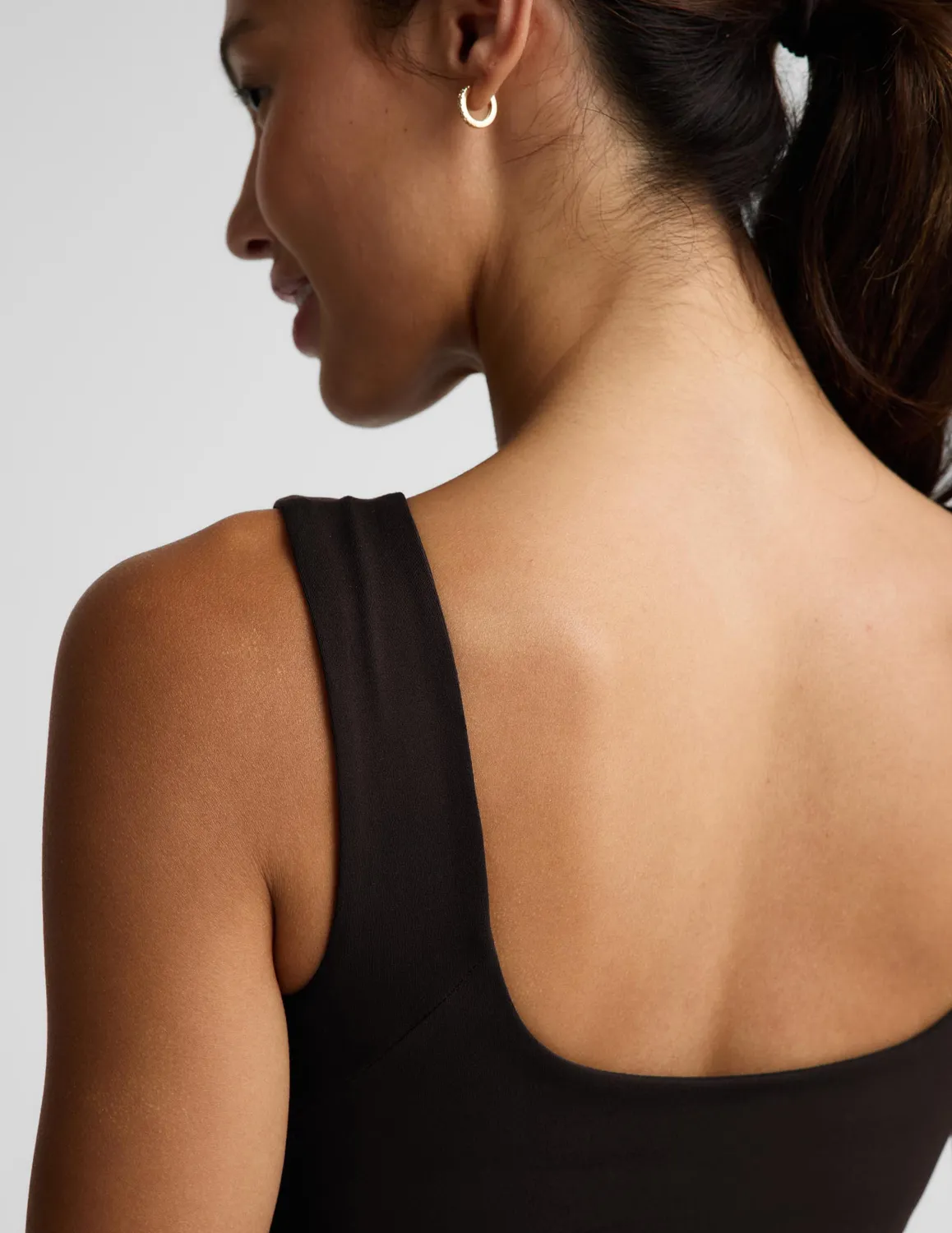Beyond Yoga Smooth It Over Classic Tank linne Dark Chocolate inbyggd bh