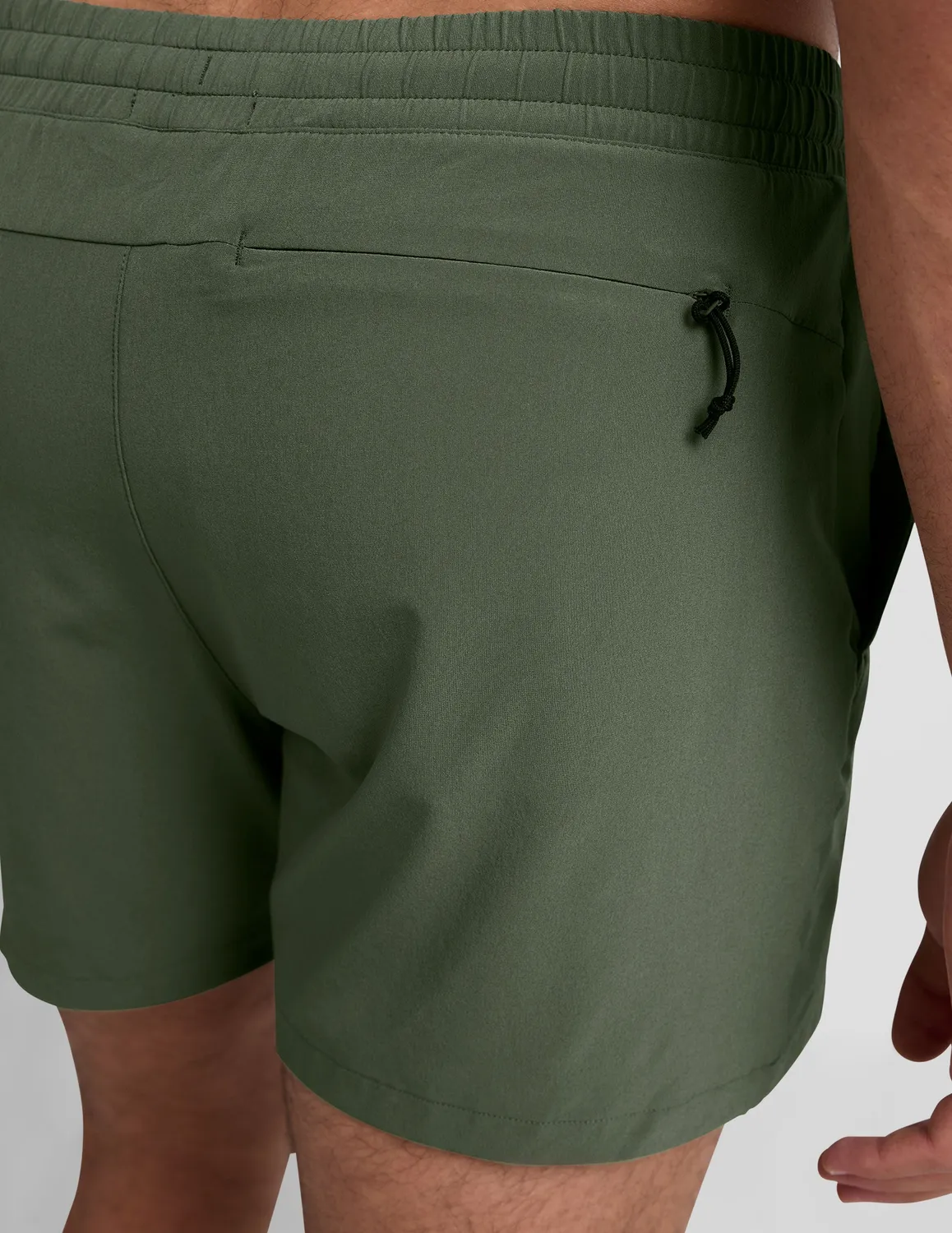 Beyond Yoga Pivotal 2.0 Men's Lined Short 5" oliv löparshorts