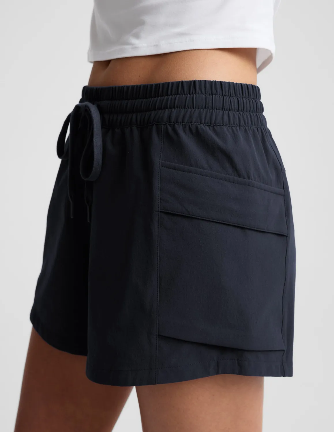 Beyond Yoga Peak 3 Short shorts Nocturnal Navy slitstark