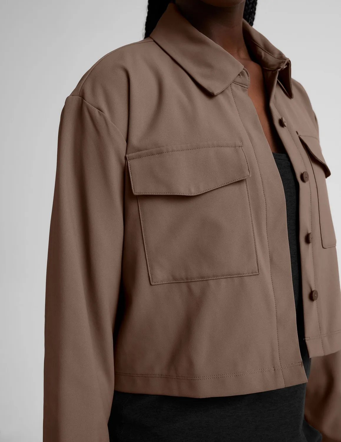 Beyond Yoga Midtown Cropped jacka khaki lös passform