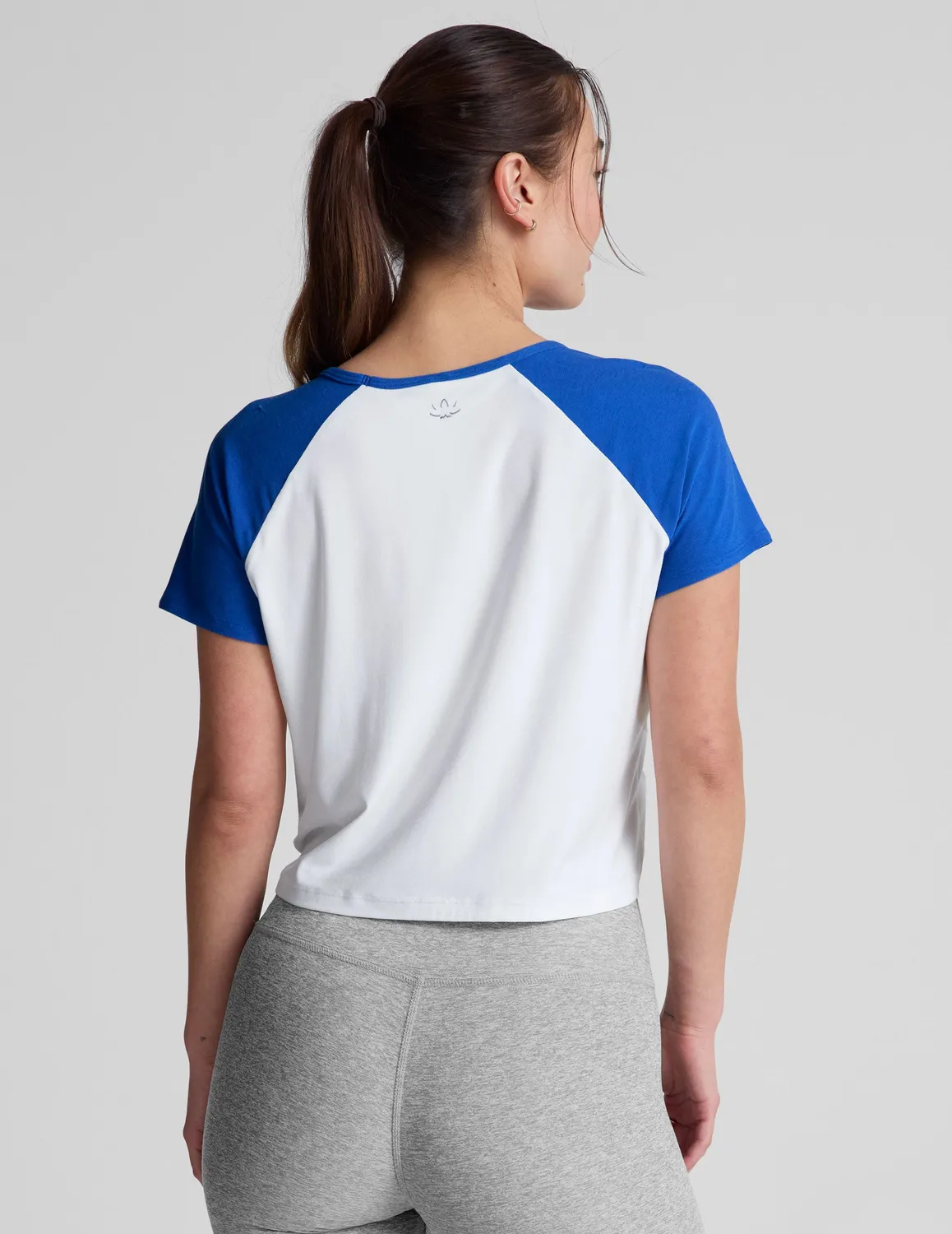 Beyond Yoga Featherweight Colorblock Tee t-shirt cloud white court blue