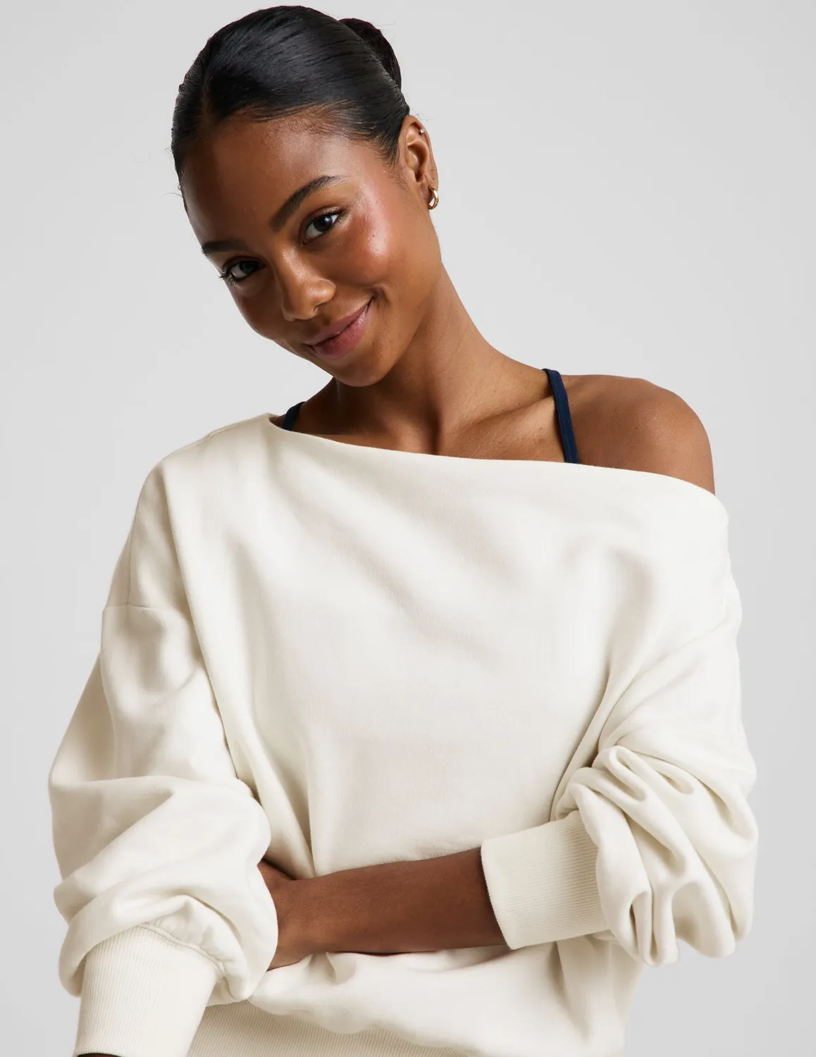 Beyond Yoga LuxeFleece 2.0 Off The Shoulder tröja Fresh Snow bomull