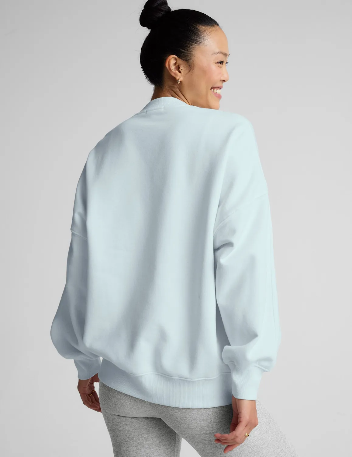 Beyond Yoga LuxeFleece Oversized Sweatshirt Morning Sky Blue mjuk