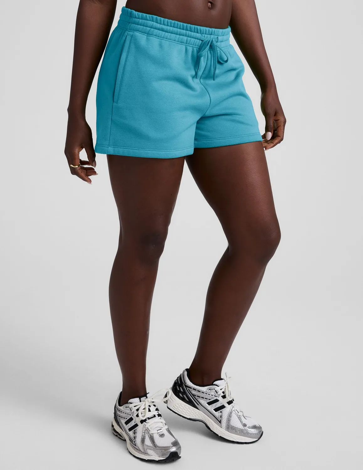 Beyond Yoga LuxeFleece Sweat Short mjukisshorts Surfer Blue med fickor