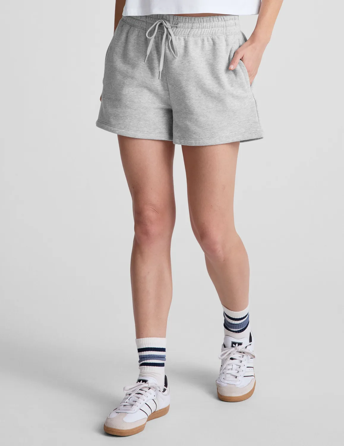 Beyond Yoga LuxeFleece Sweat Short mjukisshorts Light Heather Gray