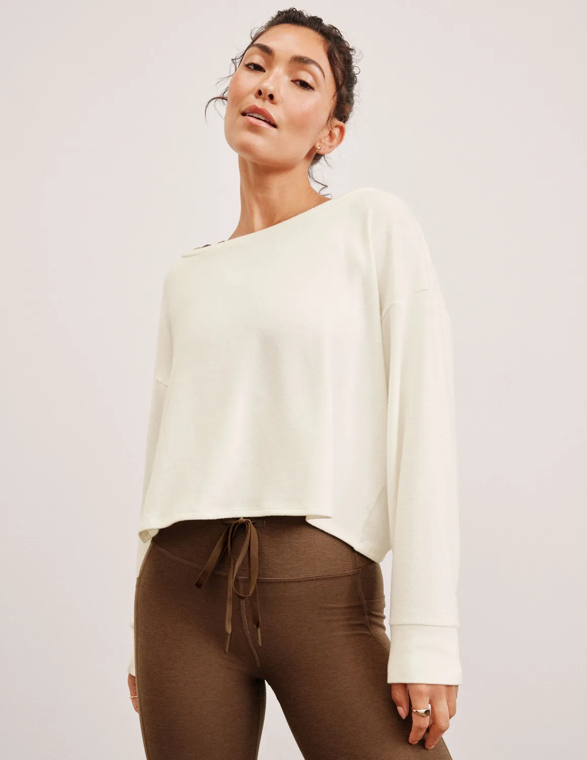 Beyond Yoga Let Loose Pullover tröja Fresh Snow relaxed