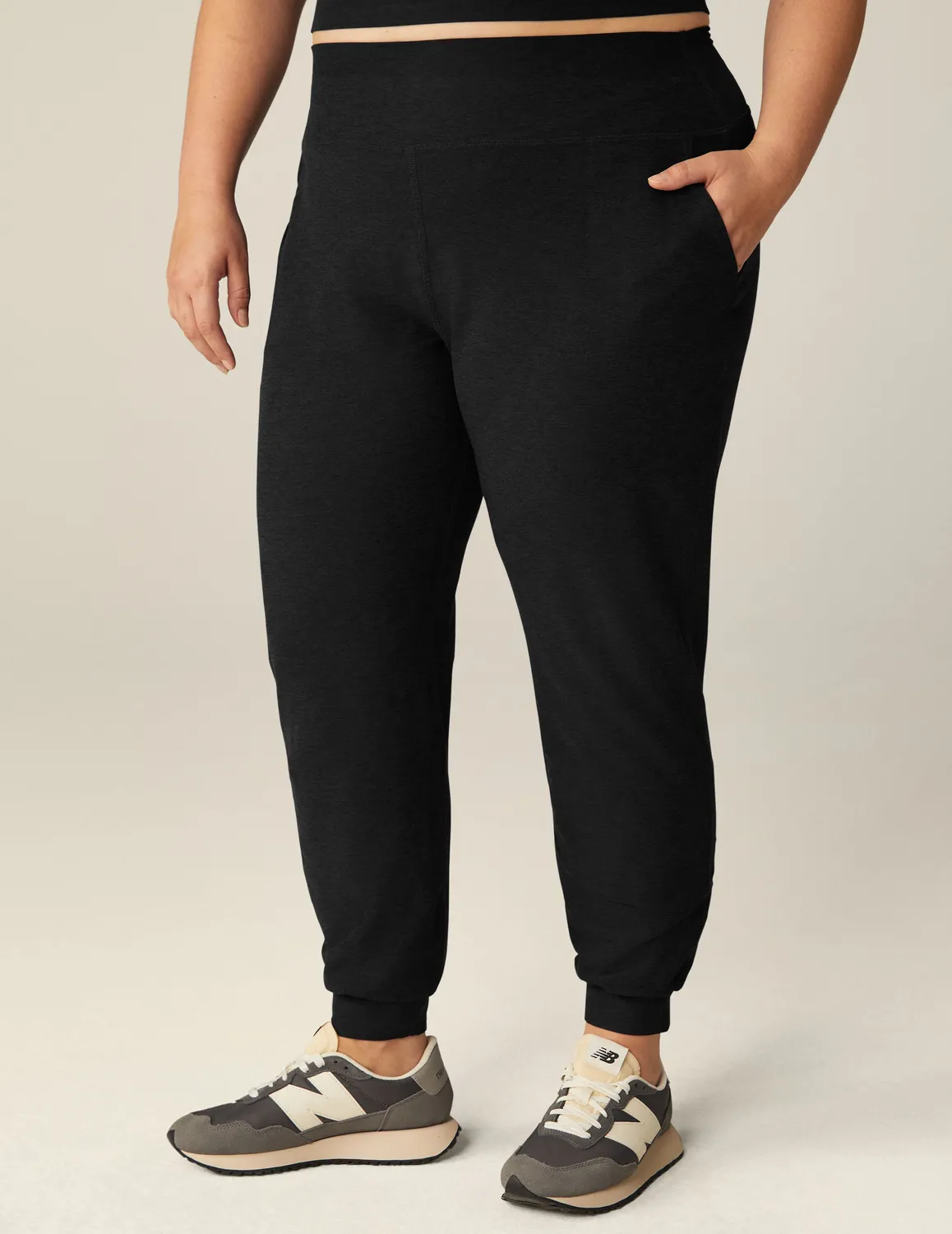 Beyond Yoga Spacedye Midi Jogger mjukisbyxor Darkest Night mjuk