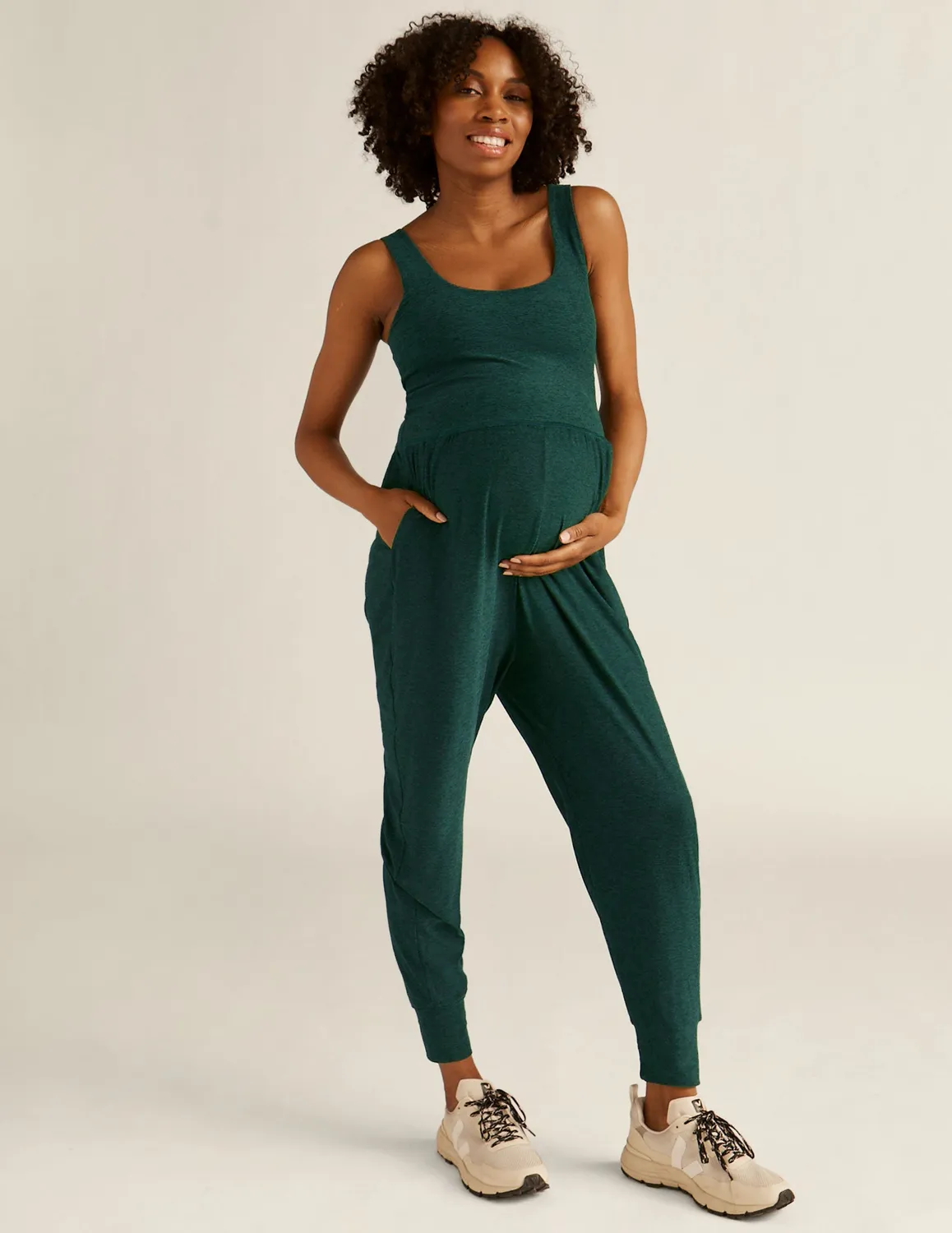 Beyond Yoga Spacedye Grow In Comfort gravidjumpsuit grön fickor