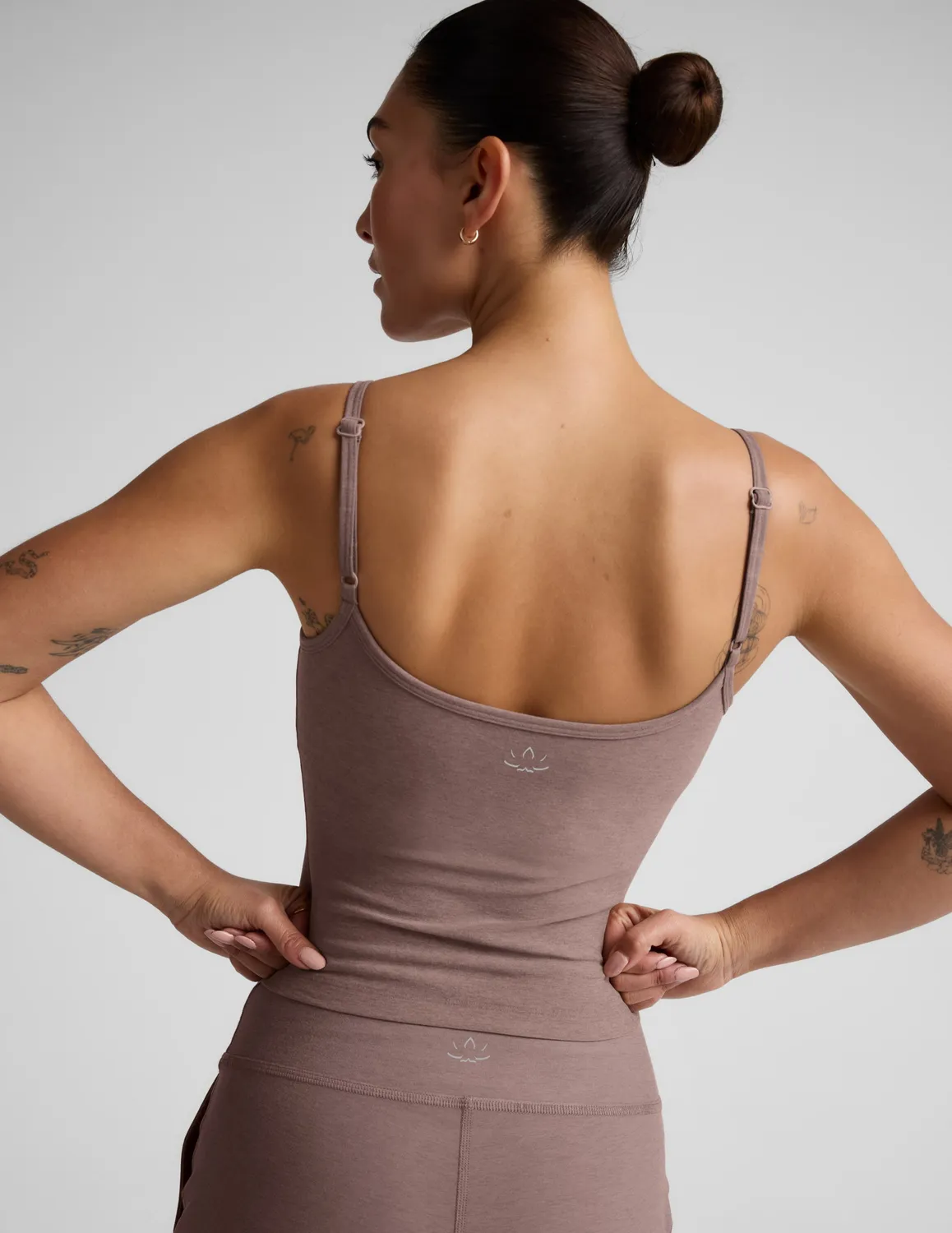 Beyond Yoga Spacedye Forever Tank träningslinne Rosey Taupe med bh