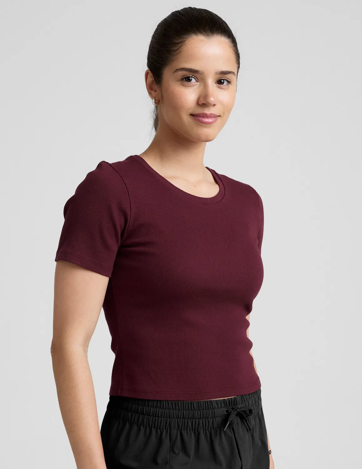 Beyond Yoga Rib Baby Tee t-shirt Dark Cherry vinröd