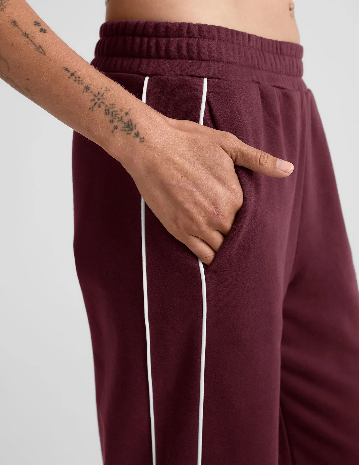 Beyond Yoga LuxeFleece Piper Wide Leg mjukisbyxor Cherry