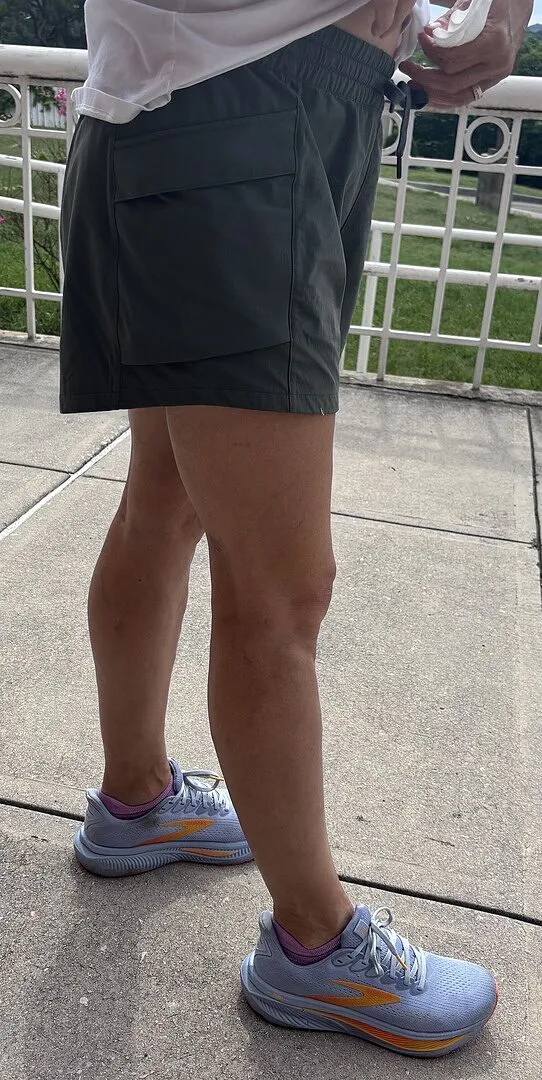 Beyond Yoga Peak 3 Short shorts Nocturnal Navy slitstark