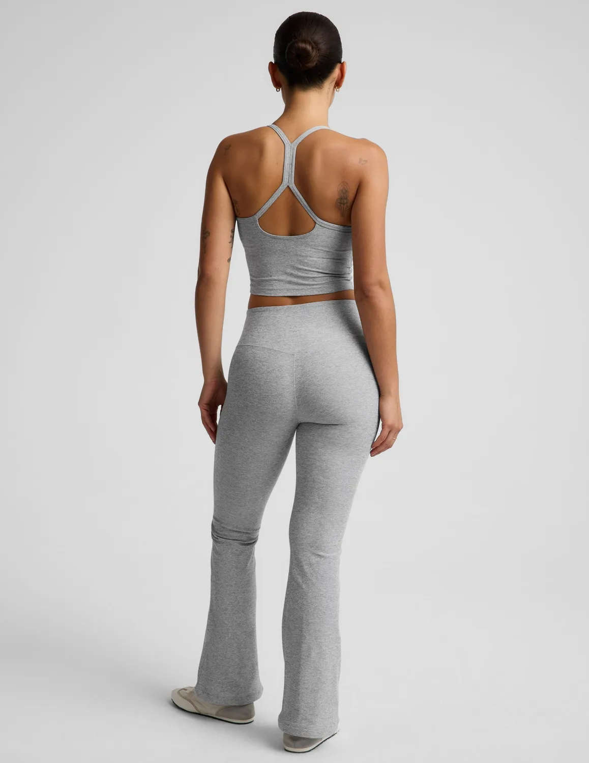 Beyond Yoga Spacedye Mid-Rise Bootcut Pant leggings Silver Mist ljus