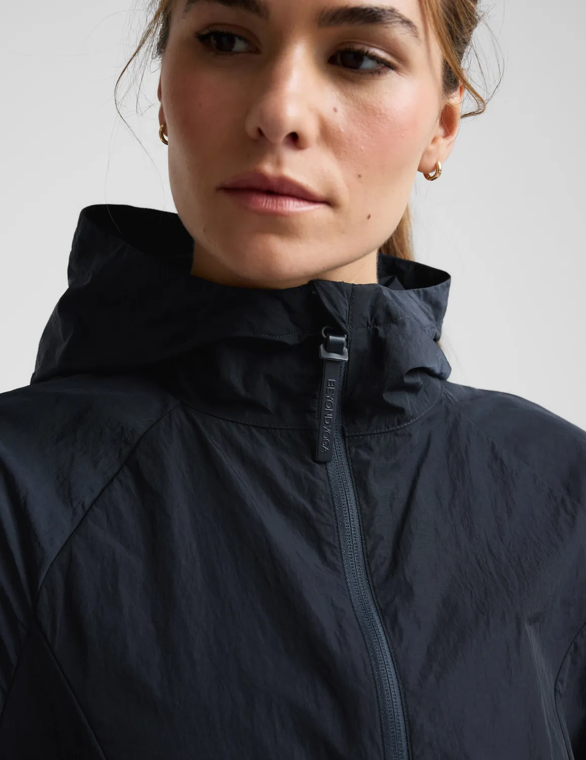 Beyond Yoga Limitless löparjacka Nocturnal Navy vattenavvisande