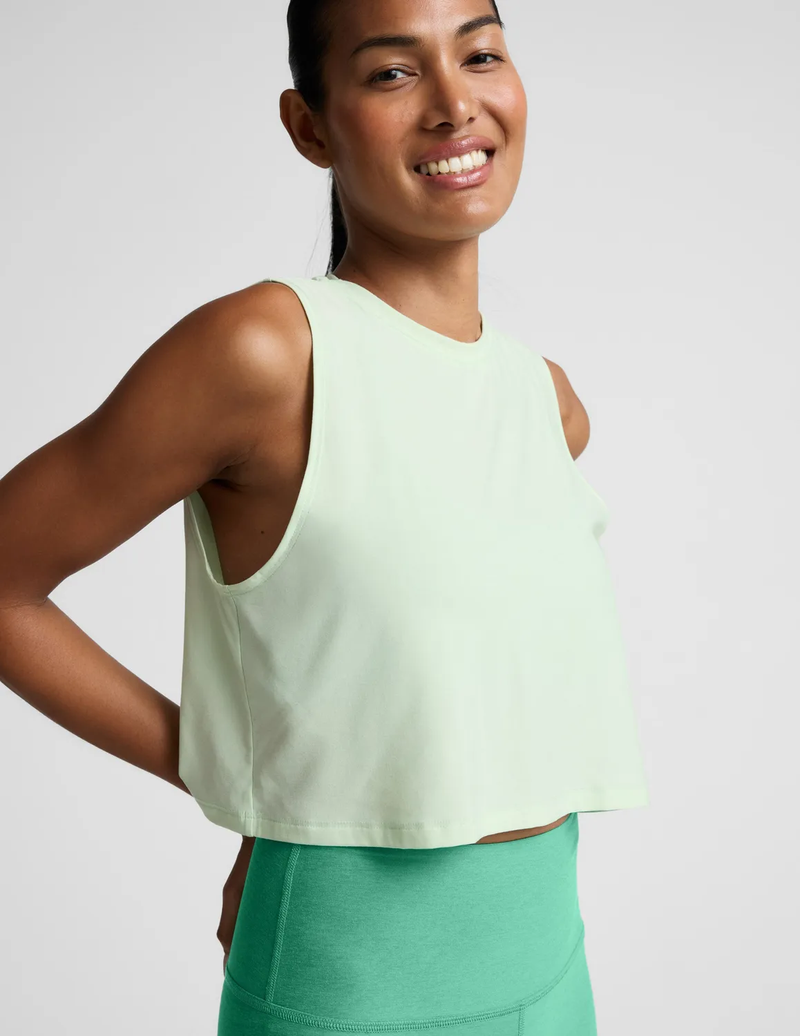 Beyond Yoga Featherweight Minimal Cropped Tank linne Airy Green Heather lös