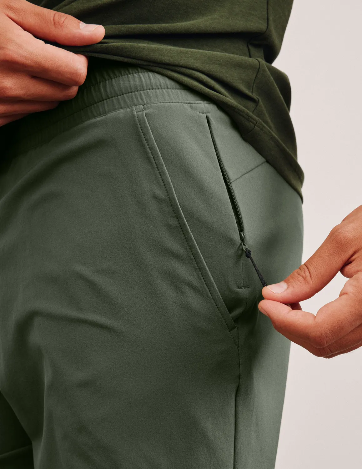 Beyond Yoga Pivotal 2.0 Men's Lined Short 5" oliv löparshorts