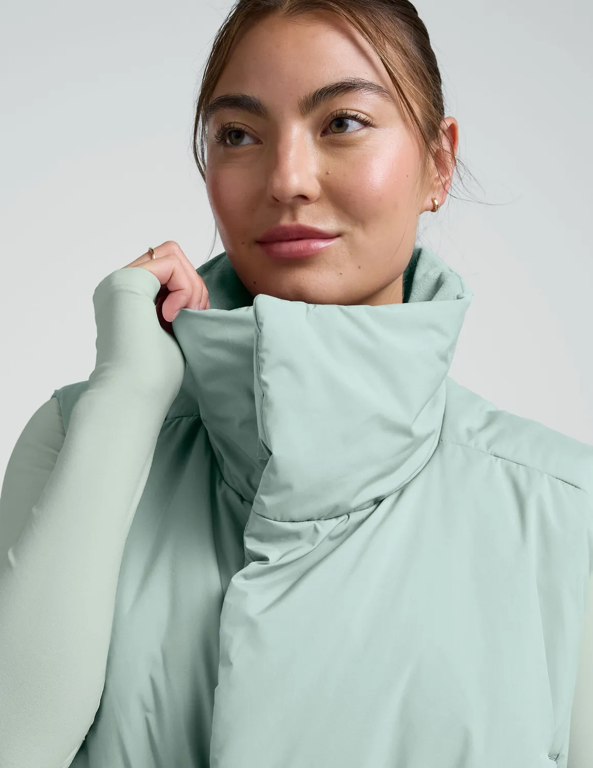 Beyond Yoga Warm Up Puffer Vest väst Mist Spray vattenavvisande