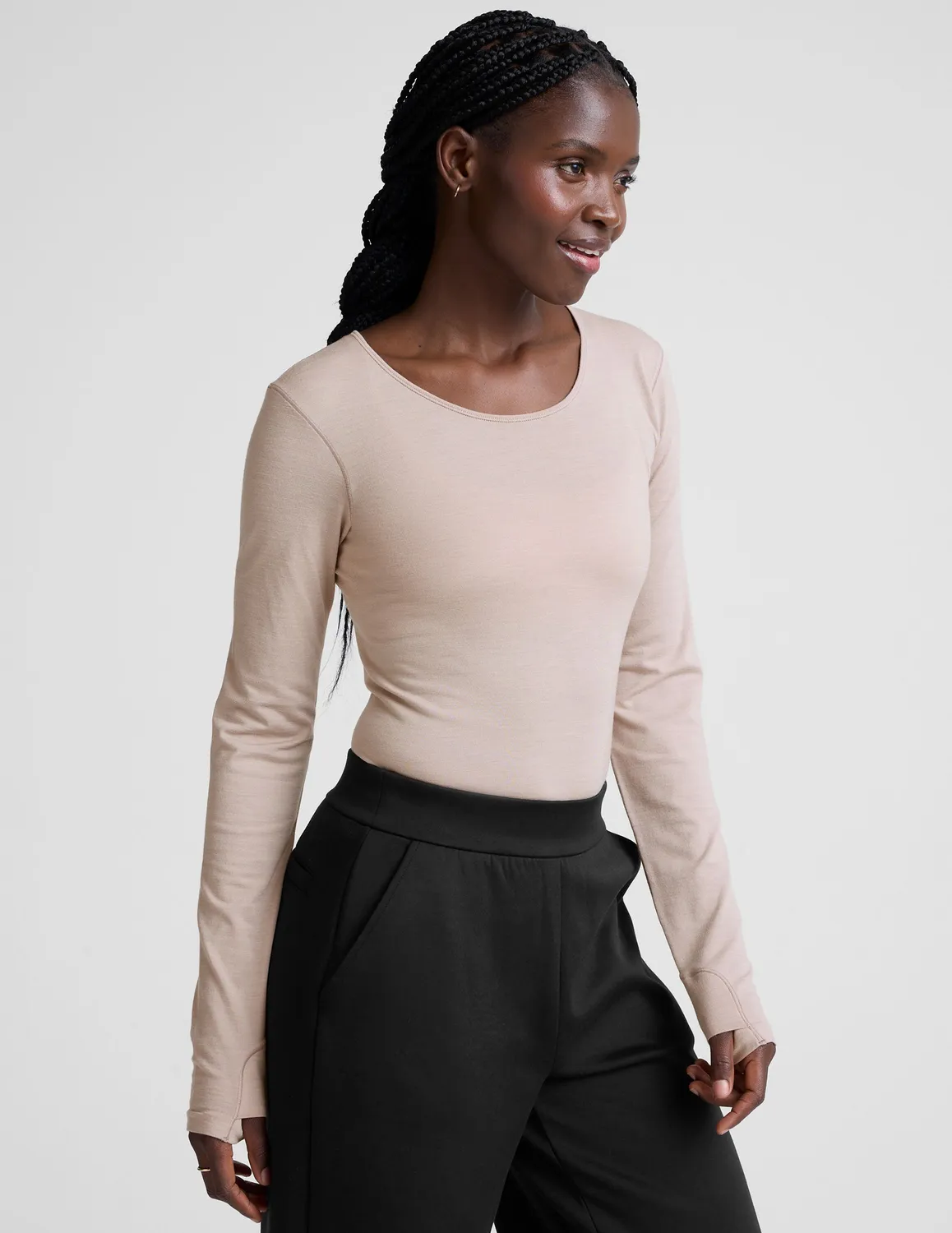 Beyond Yoga LuxeKnit Merino Wool Crewneck ulltröja Oat Latte med tumhål