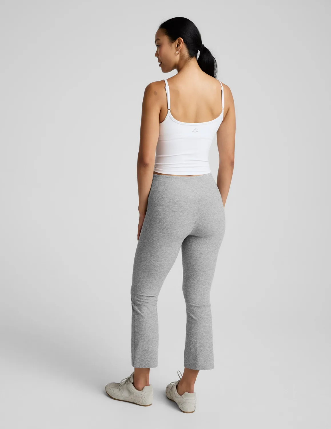 Beyond Yoga Spacedye Pintuck Kick Flare High Waisted Pant capribyxor silver mist