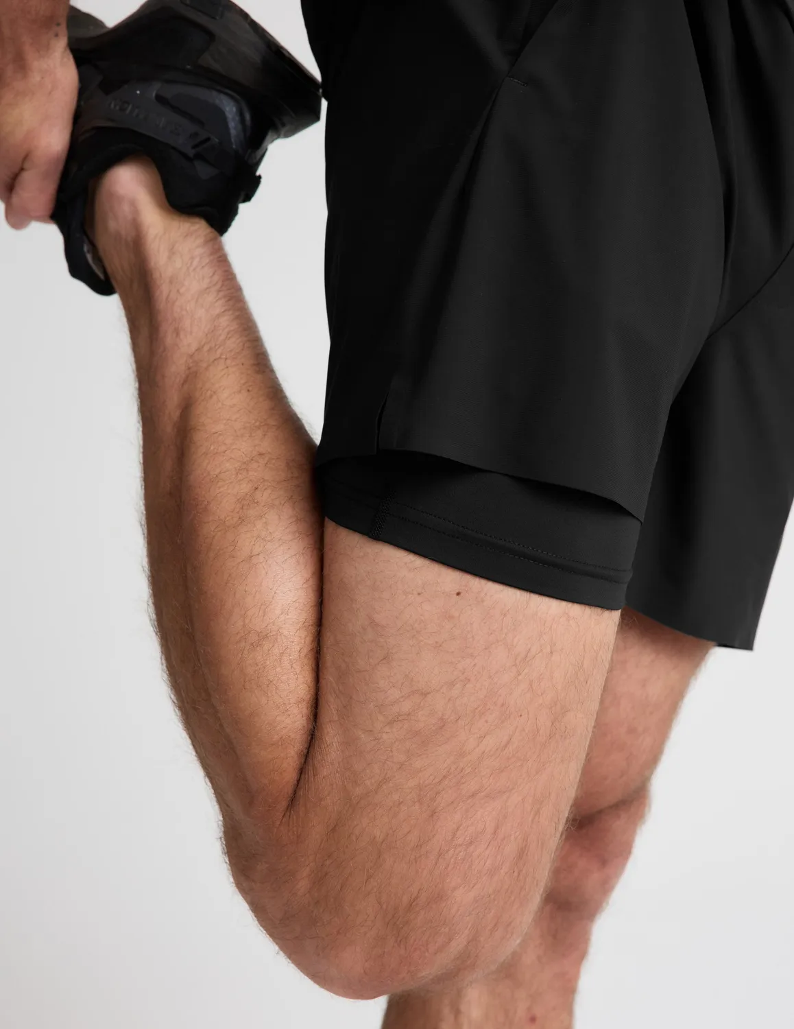 Beyond Yoga WarpLite Range Lined Short 6" shortsSvart