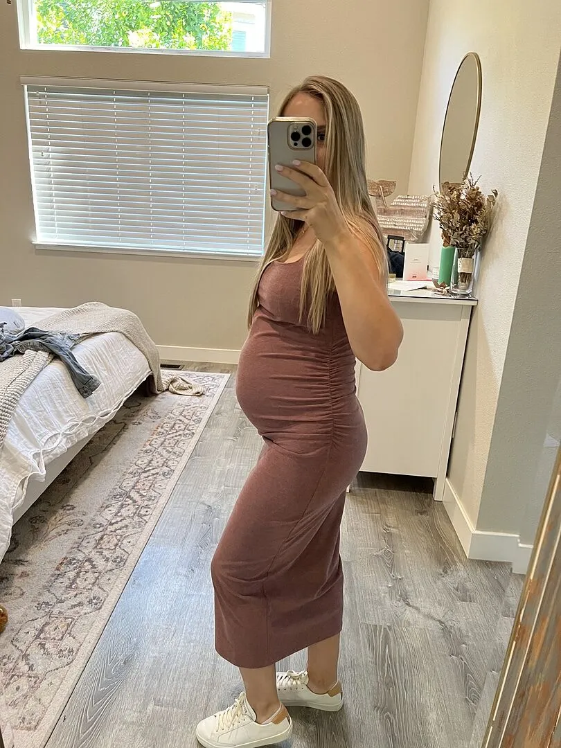 Beyond Yoga Spacedye Icon Maternity Dress gravidklänning beige