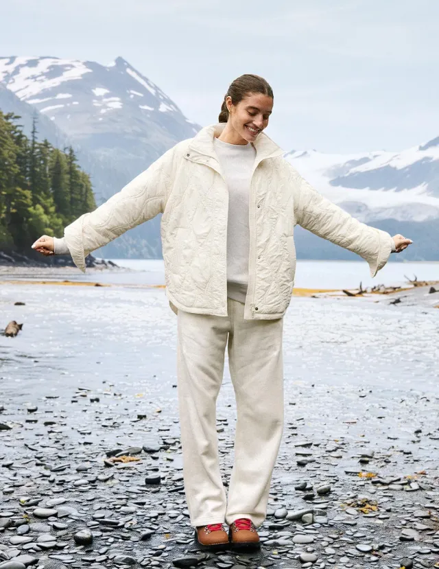 Beyond Yoga Roam Quilted Lightweight Jacka Sea Salt vattenavvisande