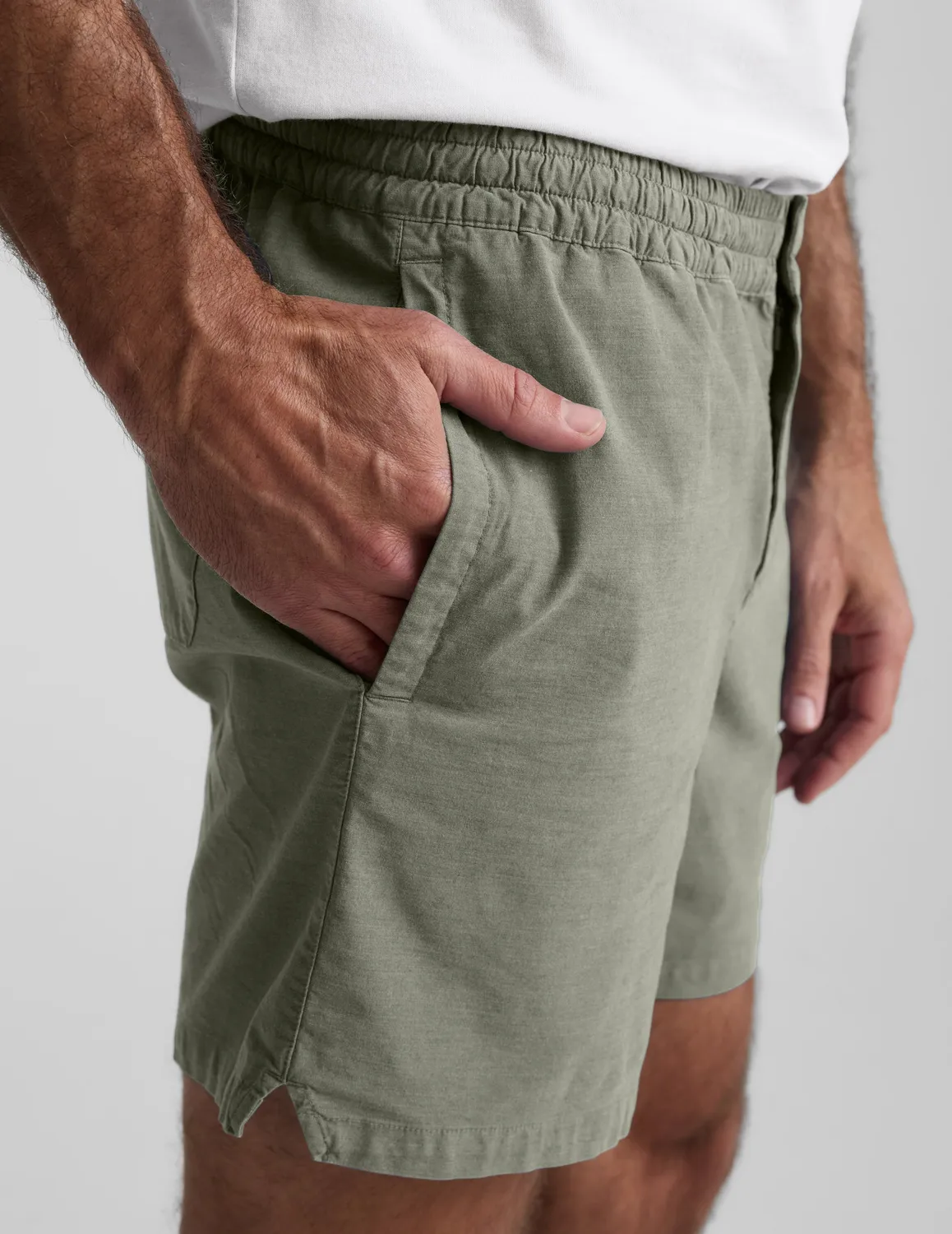 Beyond Yoga Drift Shorts Grey Sage herr elastisk midja