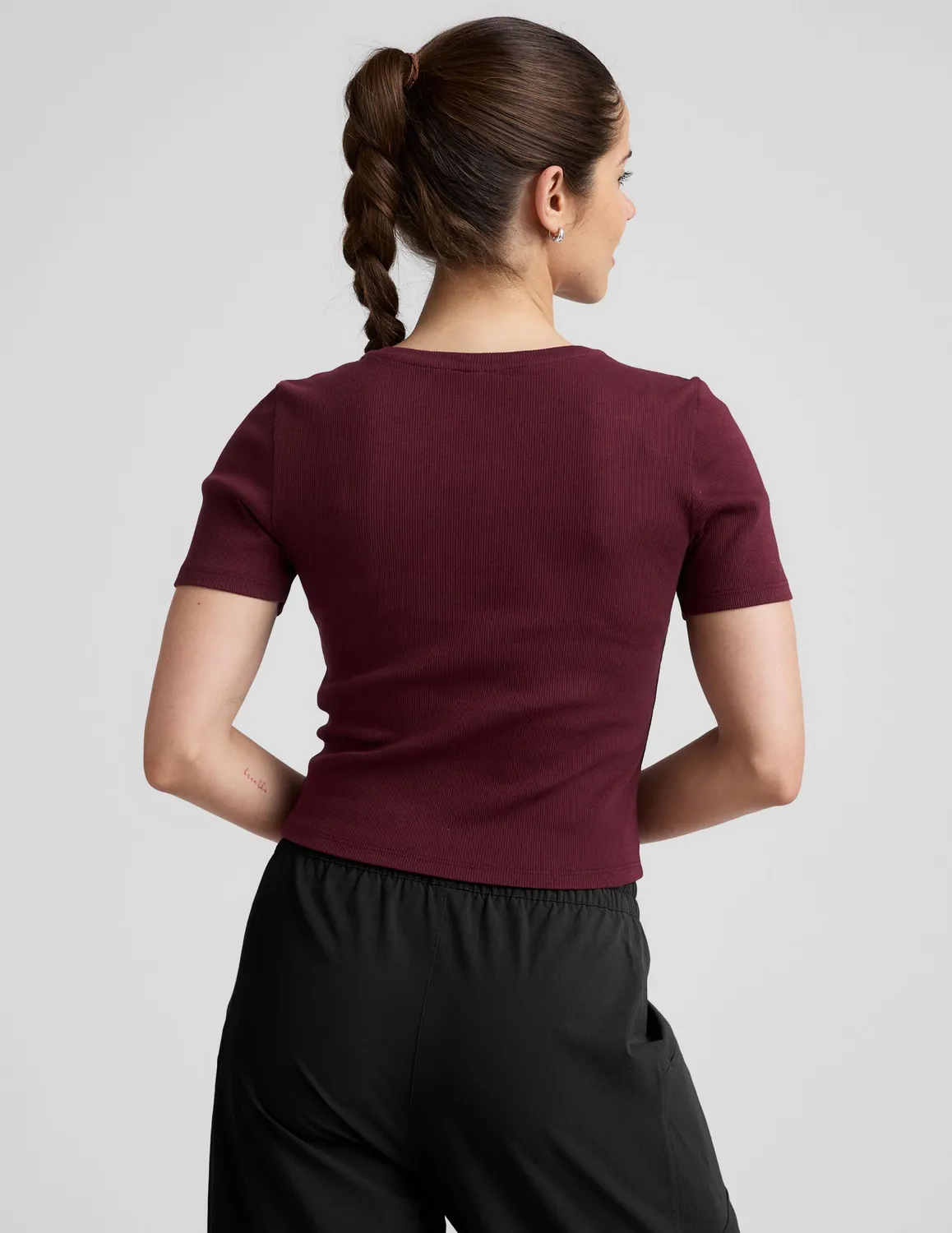 Beyond Yoga Rib Baby Tee t-shirt Dark Cherry vinröd