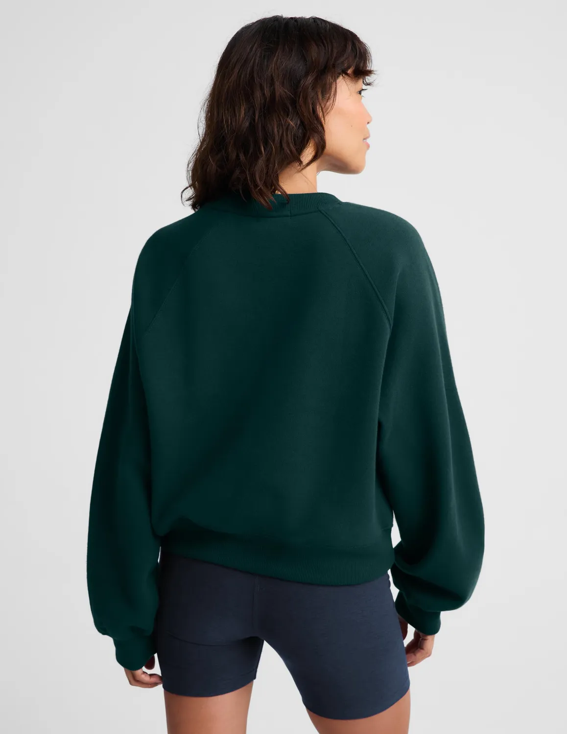 Beyond Yoga LuxeFleece 2.0 Raglan Crewneck tröja mörkgrön
