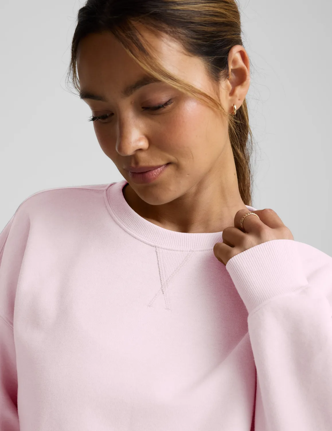 Beyond Yoga LuxeFleece Cropped Sweatshirt tröja Frosty Pink