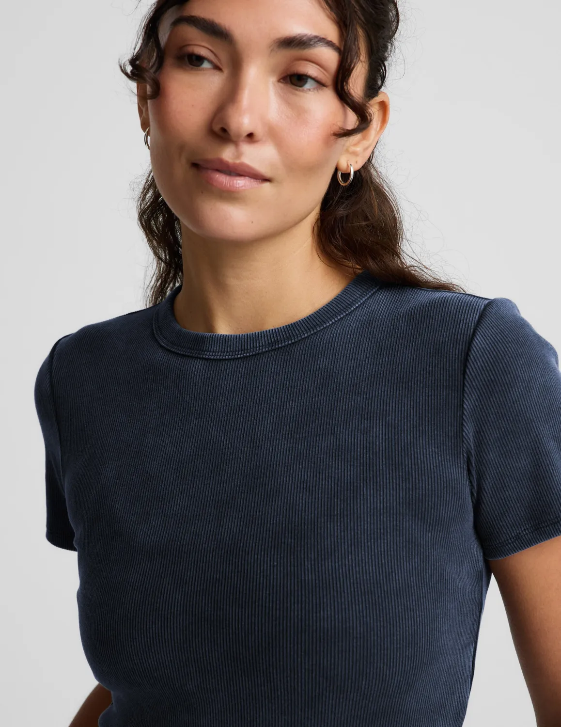 Beyond Yoga On Repeat Rib Baby Tee t-shirt marinblå croppad