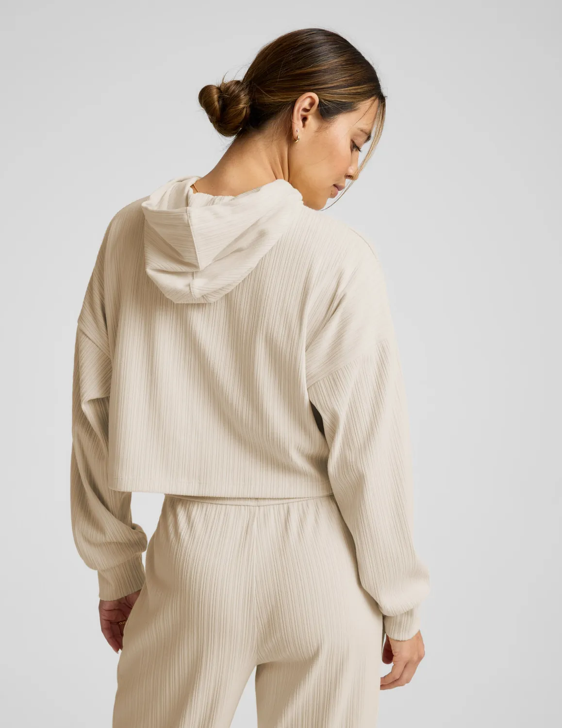 Beyond Yoga Breathe Easy Ribbed Cropped Hoodie Ivory fickor