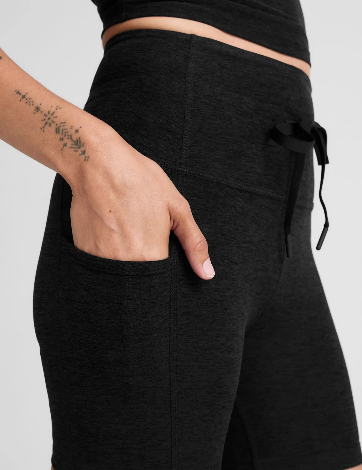 Beyond Yoga Spacedye Go Pocket 5" Short shorts Darkest Night fickor