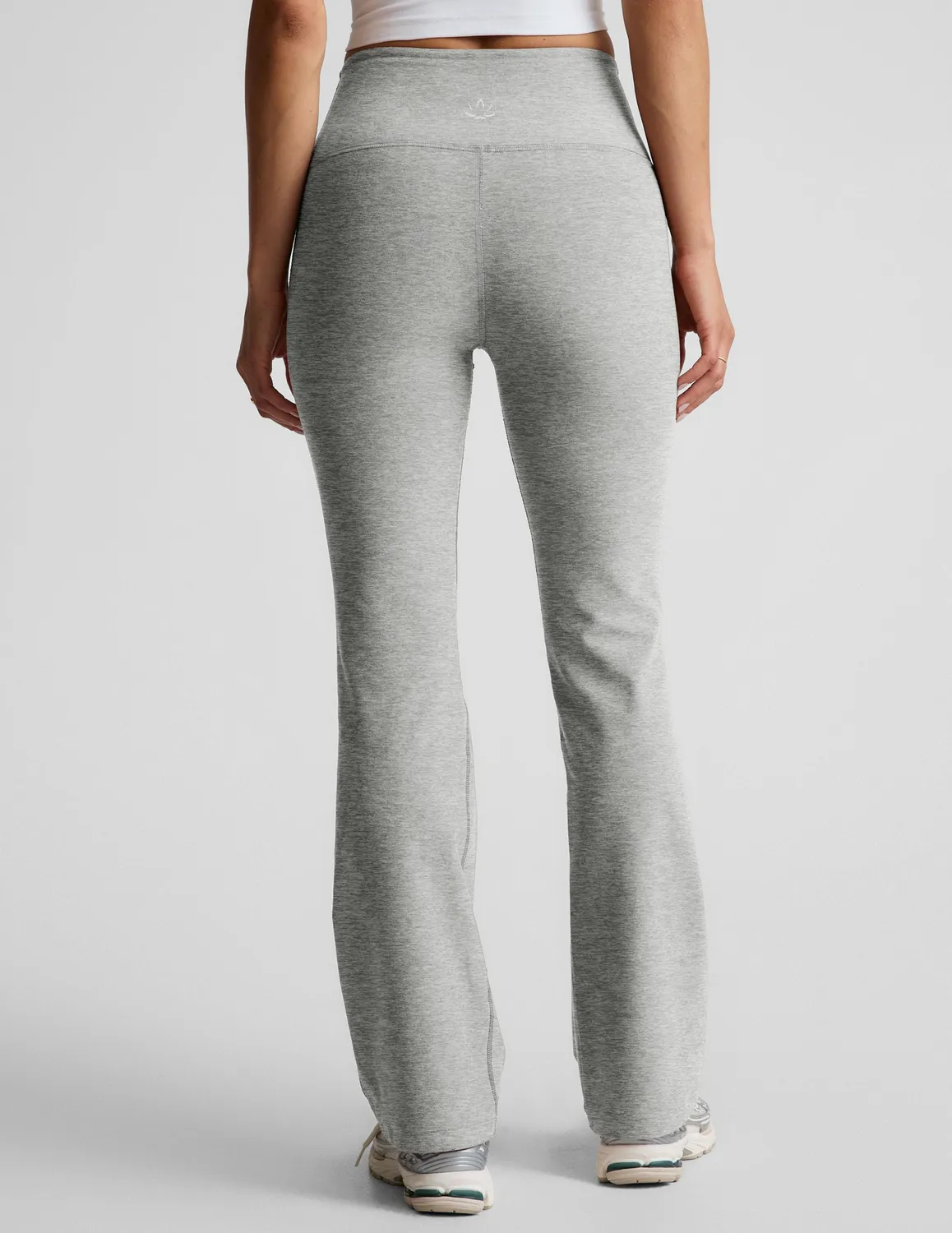 Beyond Yoga Spacedye Practice 31" Bootcut träningsbyxor Silver Mist