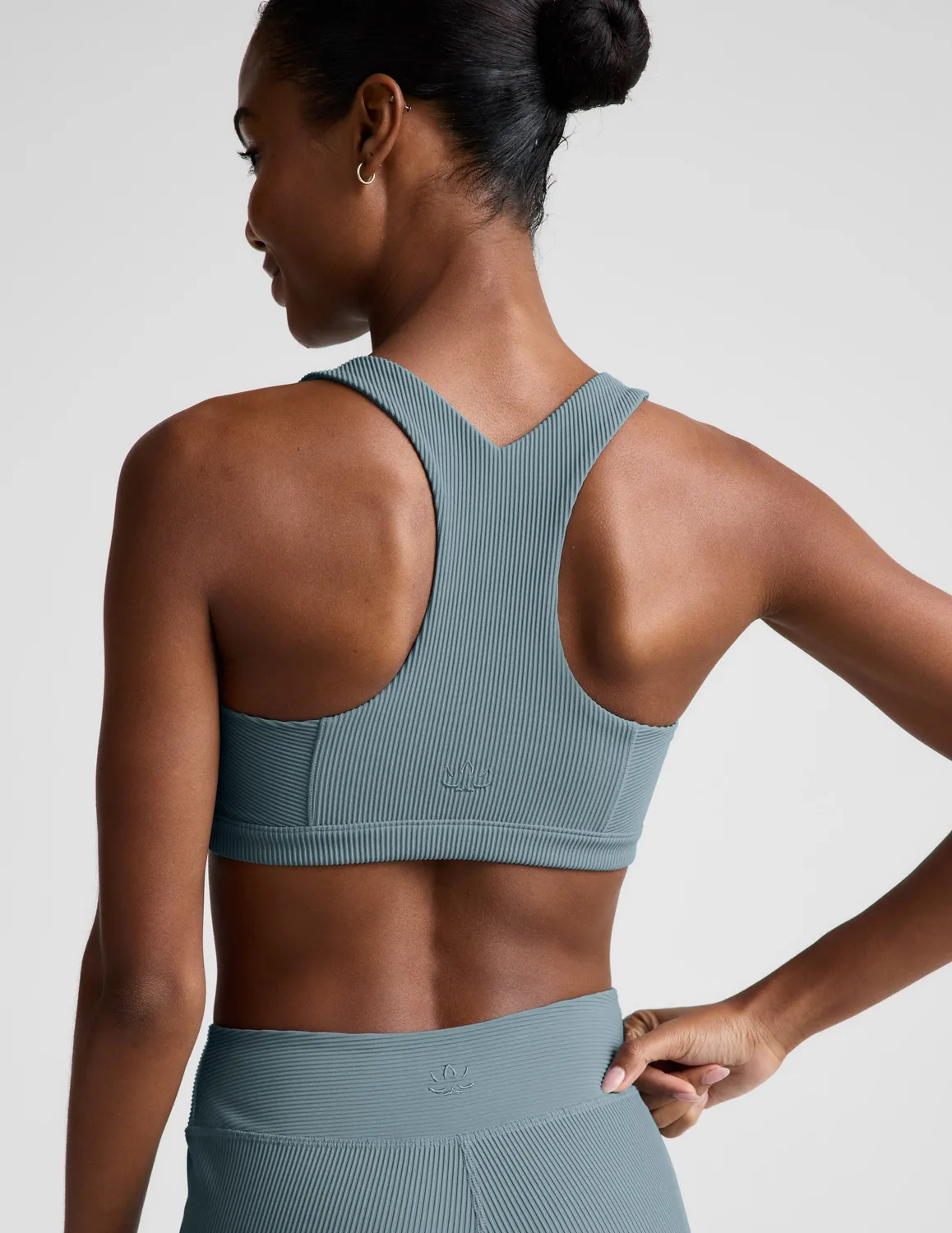 Beyond Yoga Impulse Ribbed Scoop Neck Bra sport-bh Shaken Blue ribbad