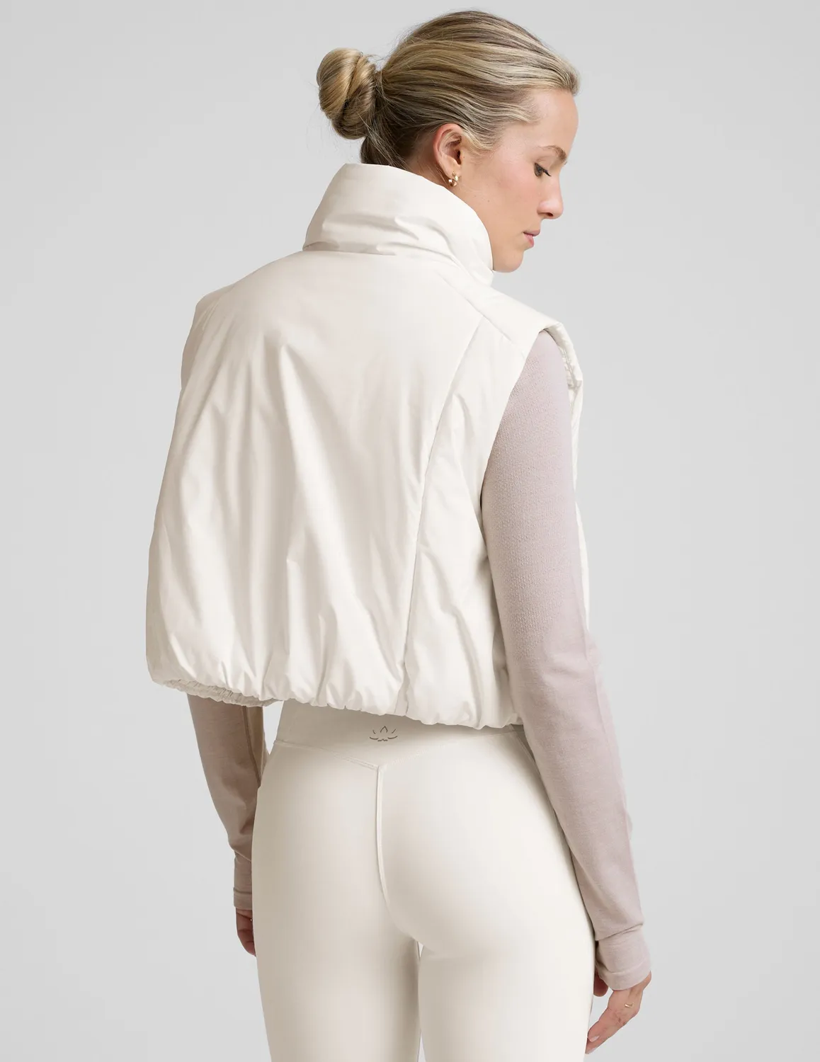 Beyond Yoga Warm Up Puffer Vest väst Glacier vattenavvisande