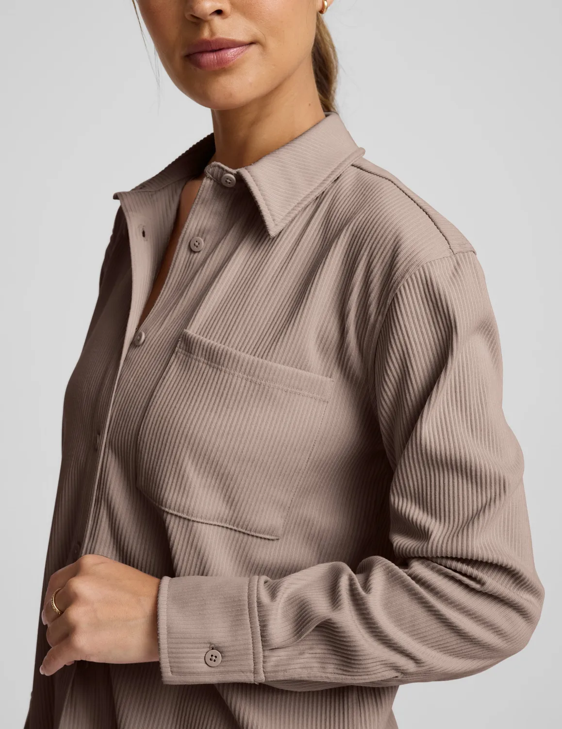 Beyond Yoga Breathe Easy Comfort Cord Button Up skjorta Cappuccino brun