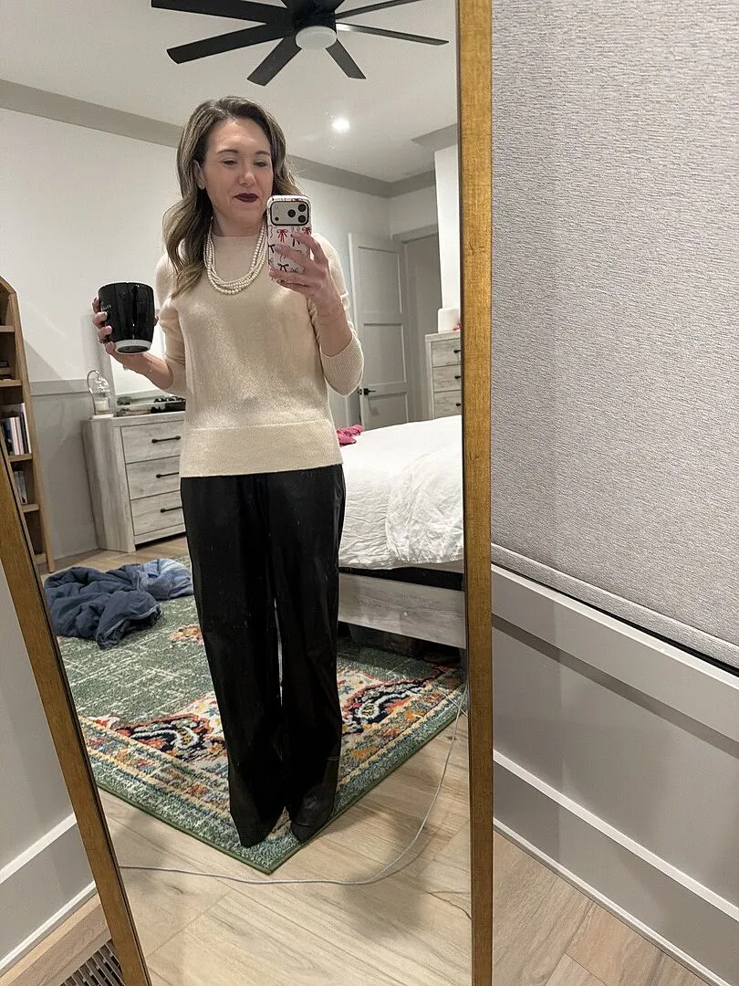 Beyond Yoga Faux Leather Pant byxa Slate Green vid lös