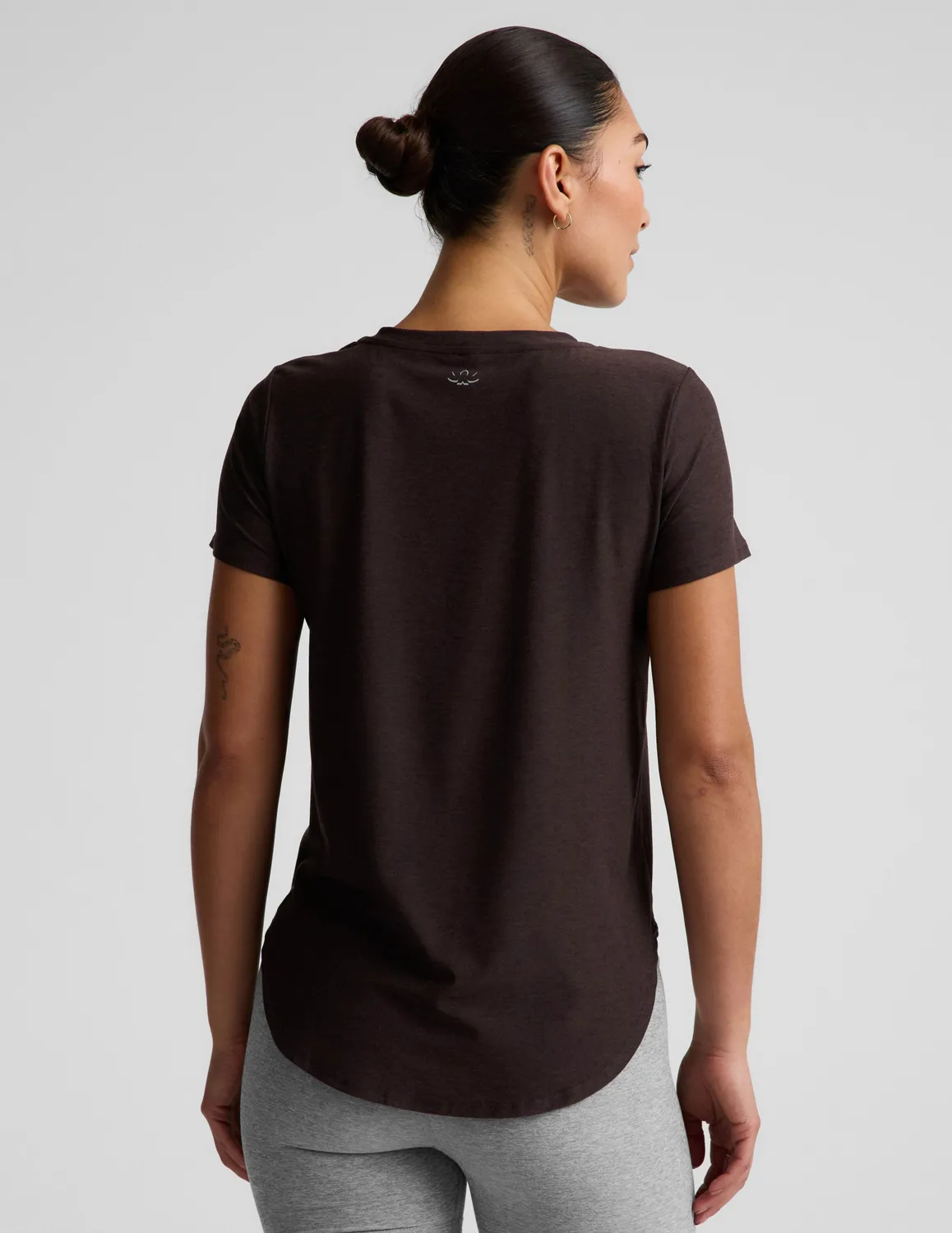 Beyond Yoga Featherweight On The Down Low T-shirt Dark Chocolate tunn