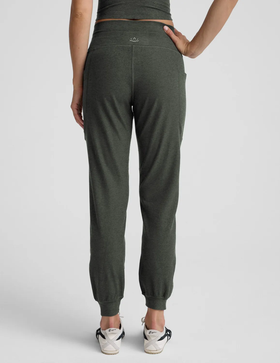 Beyond Yoga Spacedye Go Pocket jogger Dusty Forest Heather fickor