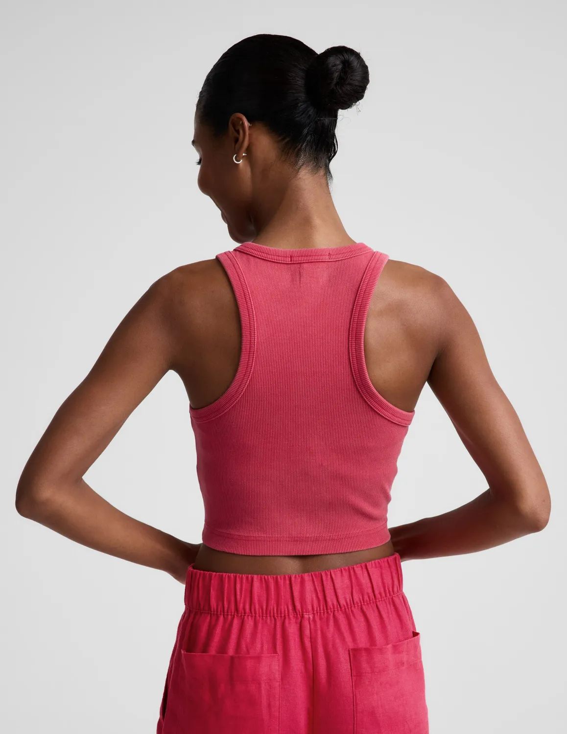 Beyond Yoga On Repeat Rib High Neck Cropped Tank linne Berry Red bomull