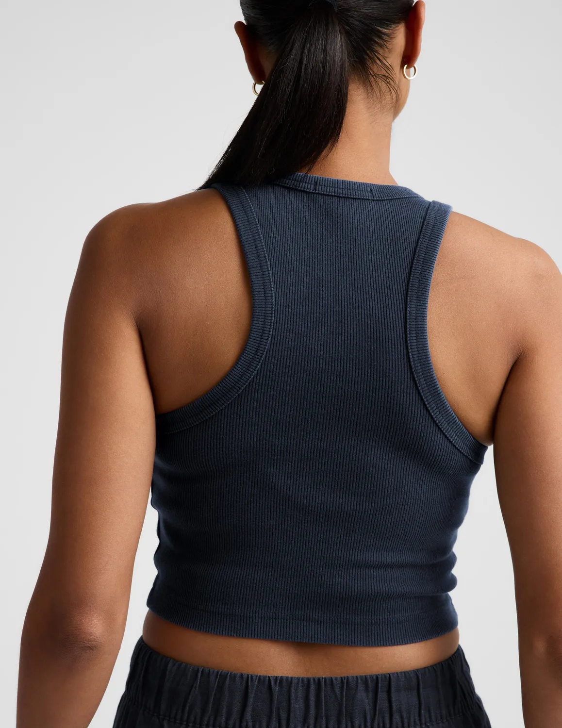 Beyond Yoga On Repeat Rib High Neck Cropped Tank linne Nocturnal Navy bomull