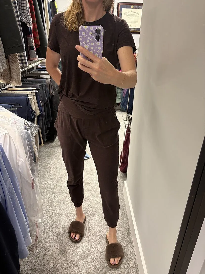 Beyond Yoga Featherweight On The Down Low Tee t-shirt Dusty Forest Heather grön