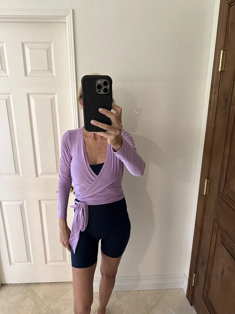 Beyond Yoga Featherweight No Time Wrap topp nocturnal navy blå