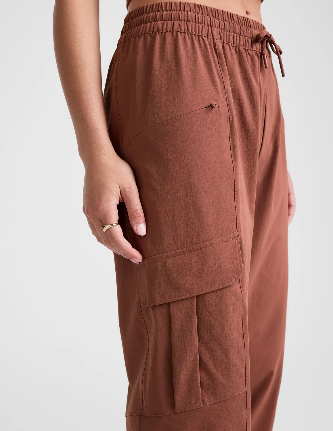 Beyond Yoga Peak Pant byxor opulent auburn cargoficka